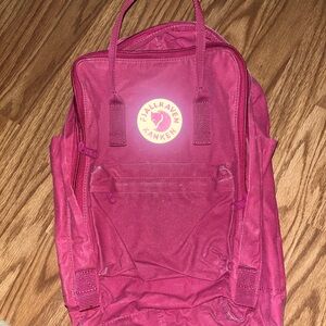 Fjallraven Kanken magenta backpack